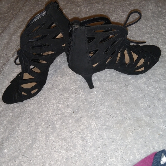 Christian Siriano for Payless Black Strappy Tie Up Heels - Picture 8 of 11